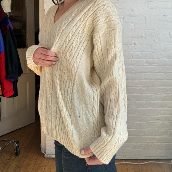 Vintage 90s / Y2K White Wool V-Neck Fisherman Sweater - Picture 4 of 8